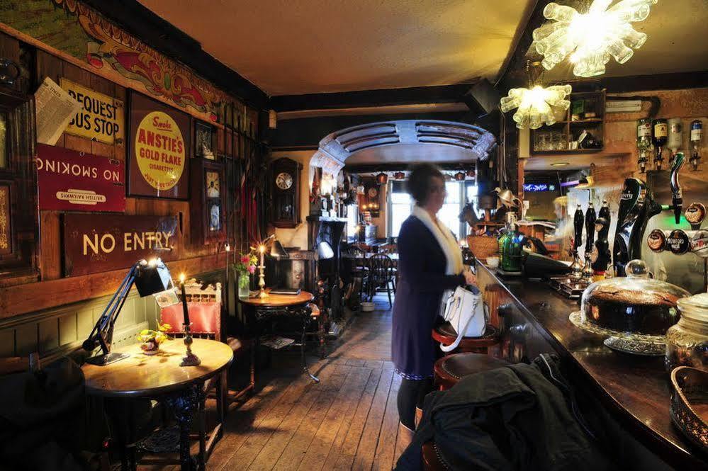 Black Swan Hotel Devizes Extérieur photo
